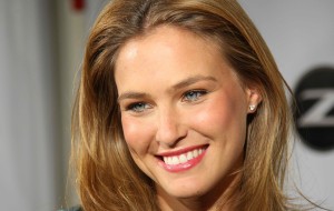 9Bar Refaeli