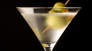 How To Make a Martini: 8 Easy Steps You Should Try At Home