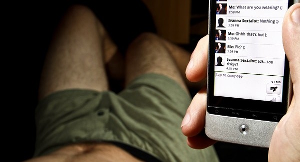 Sexting Tips For Men: 10 Dirty Ideas That Actually Turn Women On